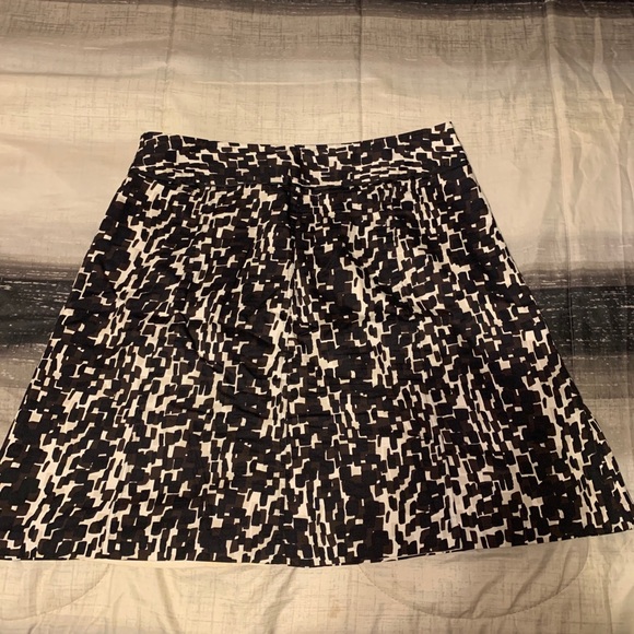 Ann Taylor skirt, size 14. - Picture 2 of 4